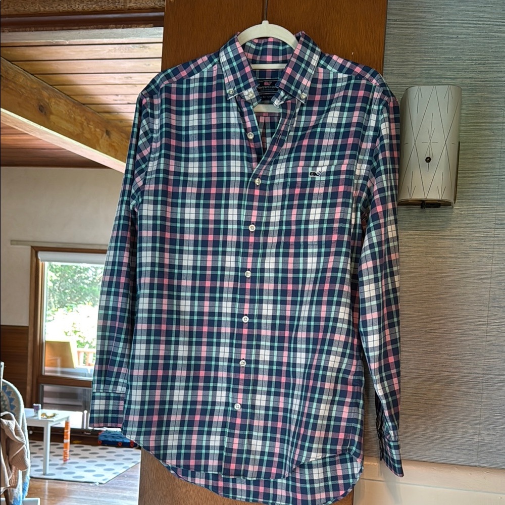 Vineyard Vines Blue and Pink Casual Button Down Shirt